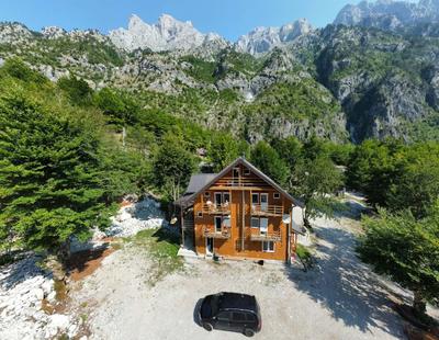 Adenisi guest house