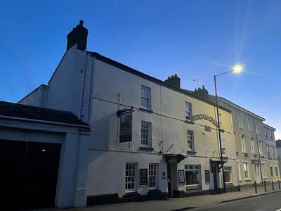 Coach & Horses Chepstow Bed & Breakfast in Pub
