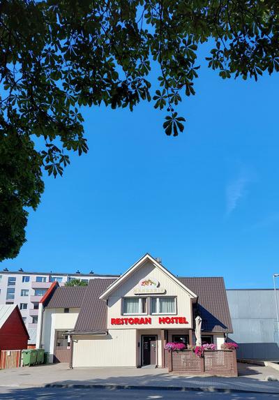 Mandarin Restoran & Hostel