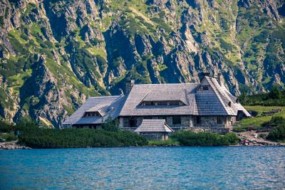 Schronisko PTTK w Dolinie Pięciu Stawów Polskich