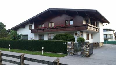 Haus Angelika bed&breakfast Innsbruck-Igls (ruhige Zimmer mit Balkon, Frühstück und kostenlosen Parkplatz für Gäste) direkt am Radweg zum Brenner