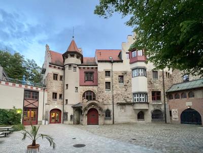 Bildungszentrum Burg Schwaneck: Jugendherberge, Jugendbildungsstätte, Naturerlebniszentrum