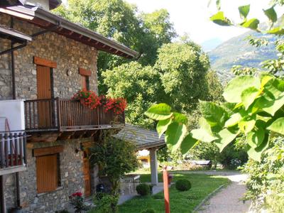 B&B "All'ombra del castello" - Casa vacanze vicino piste da sci, ambiente rustico