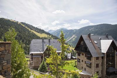 Eira Ski Lodge