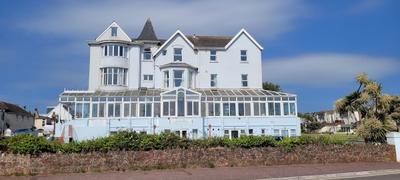Marine Hotel