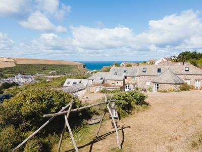 4 Porth Farm Cottages