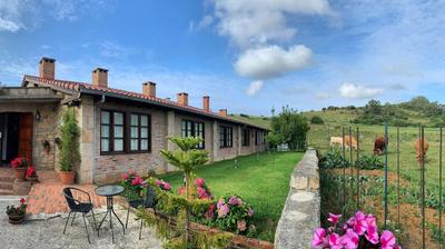 Posada y Viviendas Rurales La Roblera