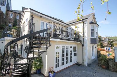 St Elmo Cottage Just B