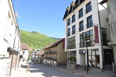 Hotel Cattleya & Restaurant