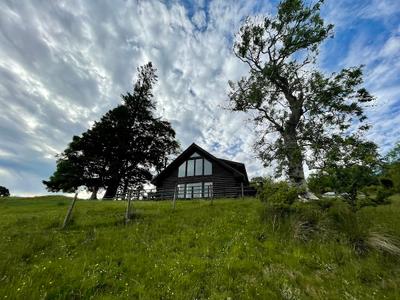 Lone Pine Lodge