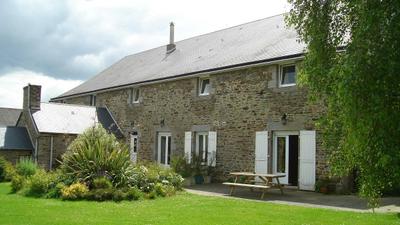 Gîte Ferme Saint Joseph: Chambres d'hôtes gîte avec piscine(Mont Saint Michel)
