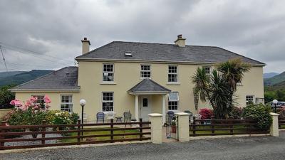Hillcrest Farmhouse