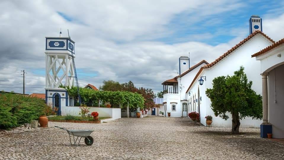 Marchanta Riverside Hotel