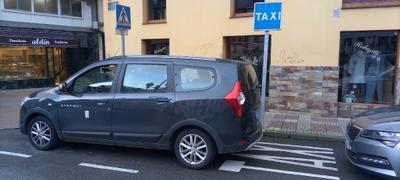 𝐓𝐚𝐱𝐢 en Luarca - 𝔻𝕒𝕧𝕚𝕕