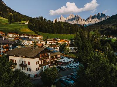 Hotel & Restaurant Fines
