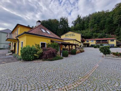 Hotel and Restaurant Vyprez