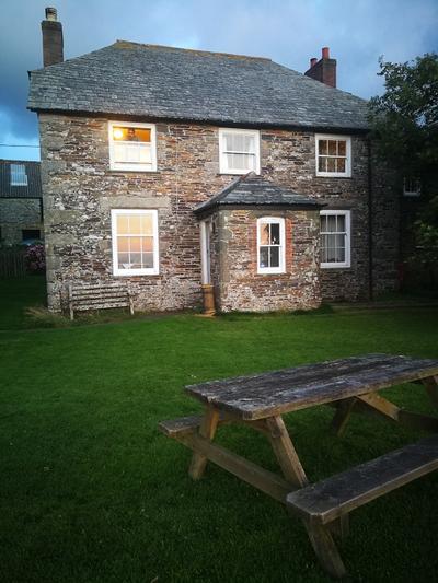 Trehane Farmhouse Bed and Breakfast, Working Farm, 2 Miles From Boscastle