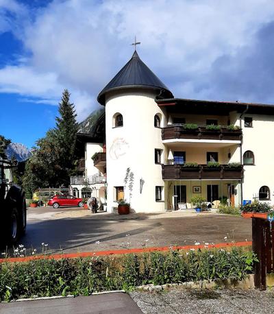 Der Schlösslhof im Föhrenwald und Reiterbauernhof Mölcheralm
